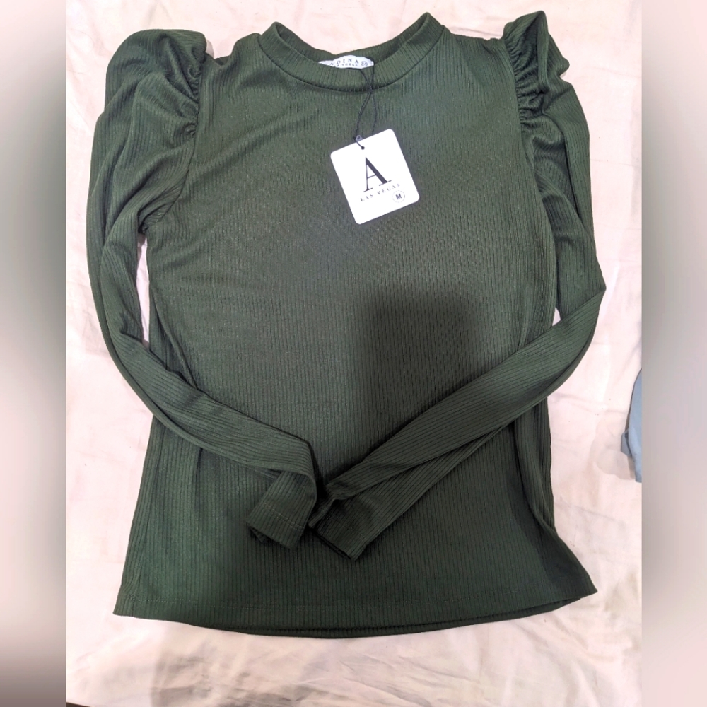 Adina LV puff sleeve ribbed sweater size M